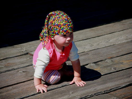 Leonie...
Die Familie ist vor drei Jahren hierher ausgewandert. Kathrin kennt die Eltern von Angela seit ihrer Schulzeit...
Sie laden uns spontan zur Taufe ihrer Tochter Leonie für morgen Sonntag ein!