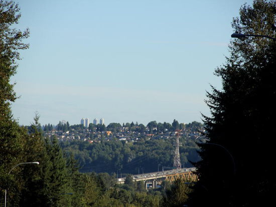 Von der Autobahn aus noch schnell einen Blick auf Vancouver erhascht... und möglichst schnell weg aus dem dichten Verkehrsgewusel...