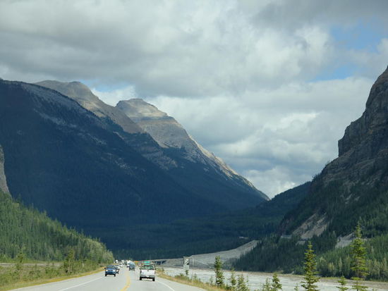 In Golden gehen wir aufs örtliche ?...; anschliessend verlassen wir British Columbia und fahren wiederum in Alberta ein...