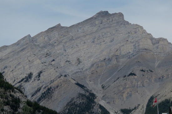 Wir treffen in Banff ein...; beziehen einen Platz auf dem CP...; der Platz ist staatlich der Parkverwaltung unterstellt und wirklich dem Tourismus entsprechend sehr gross...