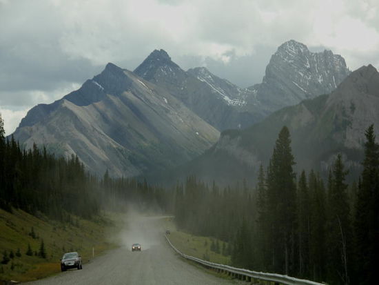 Gravel Roads sind Schotterstrassen, z.T. waschbrettartig ausgefahren...