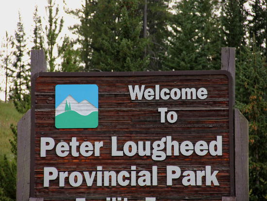 Wir biegen ein in eine gut ausgebaute Strasse, welche aber nur bis anfangs Dezember geöffnet ist...