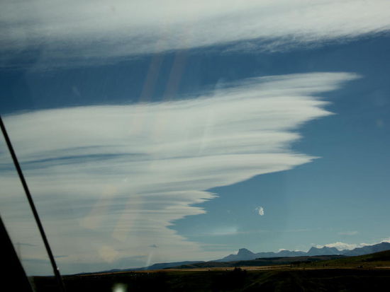 Der starke Wind hält die Regenwolken zurück - wie ein Föhnfenster...