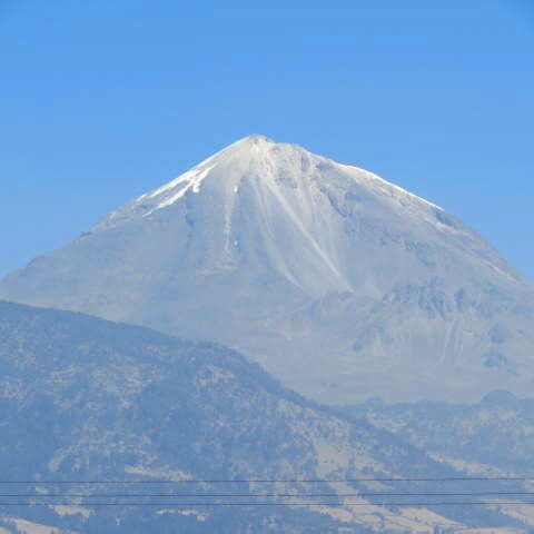 Die Fahrt von Puebla nach La Venta führt am Pico de Orizaba vorbei - dem höchsten Berg Mexicos mit über 5800 m Höhe.
