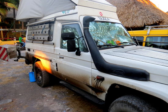 Leomobil behält den süsslichen Geruch und der Unterboden ist auch neu "lackiert" mit dem Zuckerrohrwasser... - fast so hart wie Stahl