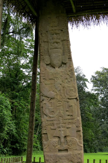 Die berühmten hohen Stelen