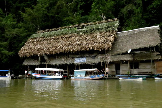 Hier kann man eine kleine Höhle besichtigen