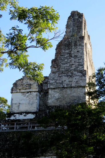 Und so sehen die überaus hohen Tempel aus! Wirklich sehr spezielle Bauten!