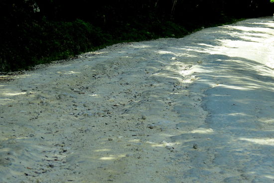 Eine echt holprige Piste - total ausgewaschen! (Entgegen der Vorhersage!)