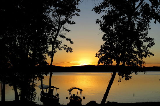 Ein paar Stunden später legt sich die Nacht mit einem tollen Sonnenuntergang über diesen wunderschönen Flecken der Erde - wow!