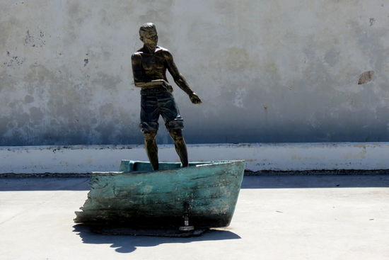 Die Stadt hat sehr schöne Bronze-Skulpturen - hier der Fischer