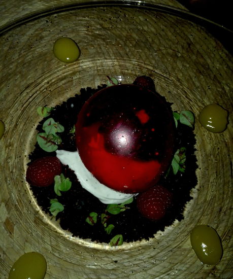 und das Dessert für Marianne - ein Blütenzauber!  Ich muss ehrlich gestehen, so was Spannendes hatte ich noch nie gesehen und auch noch nie genossen!