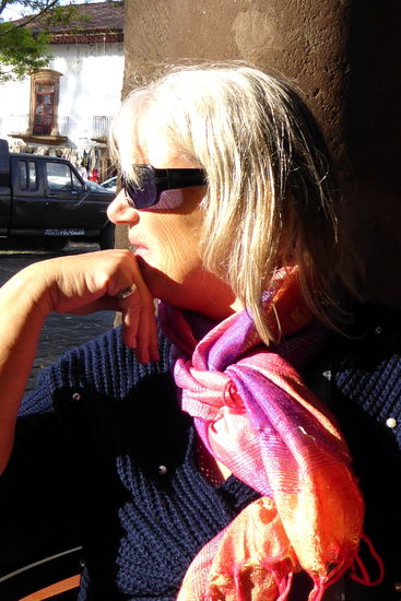 Unter den Arkaden geniessen wir einen feinen Capuccino und lassen den Tag nochmals in Gedanken Revue passieren. In einer nahen Pasteleria decken wir uns fürs das kommende Frühstück mit Broten ein. Dann ist es Zeit zur Rückkehr auf den Campingplatz.