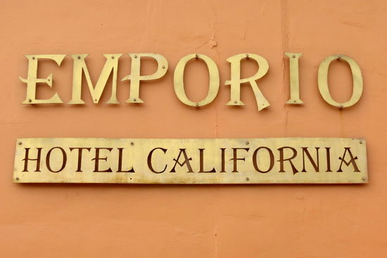 Ein Streifzug durch das legendäre Hotel California darf nicht fehlen
