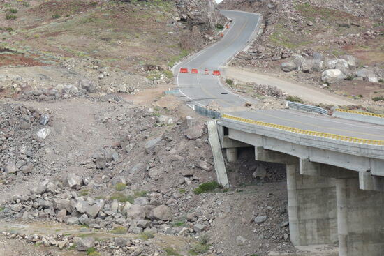 Die Brücke selber ist geknickt