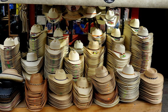 Die warme Jahreszeit nähert sich -Hüte sind gefragt