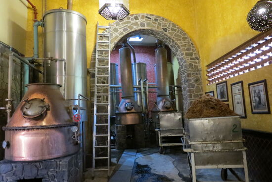 In zwei Schritten wird der Tequila gebrannt