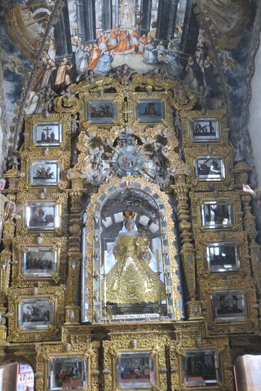 Sehr schön gestalteter Seitenaltar