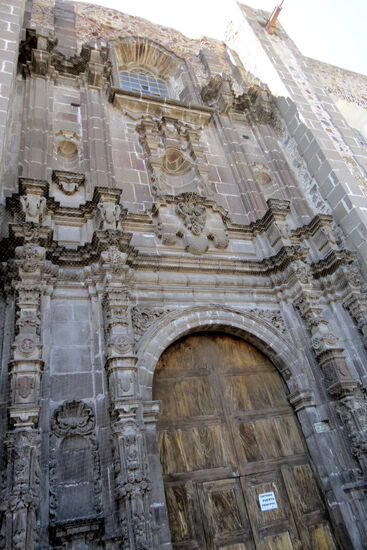 Prunkvolle Bildhauereien