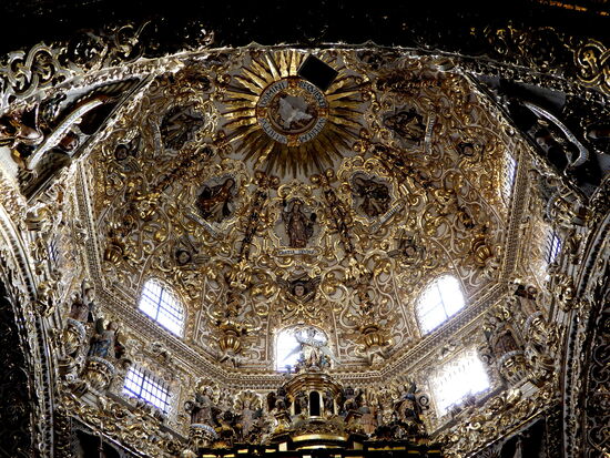 Bis hinauf zur Kuppeö - überall vergoldet!