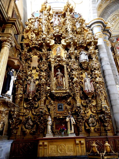Alles reich verziehrt und vergoldet