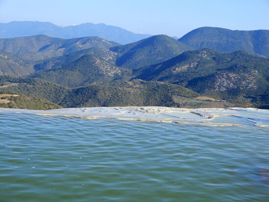 Der natürliche Swimmingpool mit dem fantastischen Ausblick in die Berge