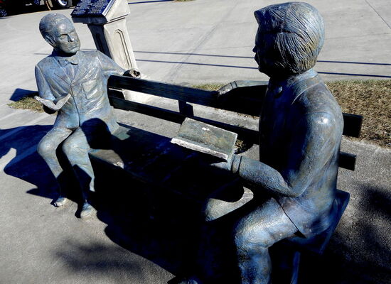 Wir durchstreifen den Ort und geniessen die langen Stradspaziergänge; ja auch zum Lesen kommen wir - wir bereiten uns für den nächsten Grenzübergang nach Costa Rica vor.