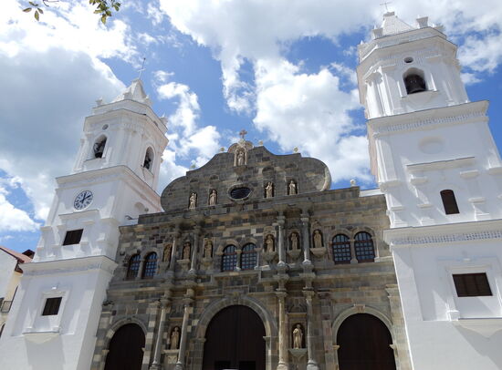 Die Kathedrale wurde 1796 geweiht, im Innern ist sie sehr schlicht gehalten
