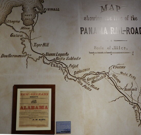 Der Schienenstrang der Bahn entlang des Flusses