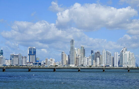 Und der erste Blick zur Skyline von Panama City