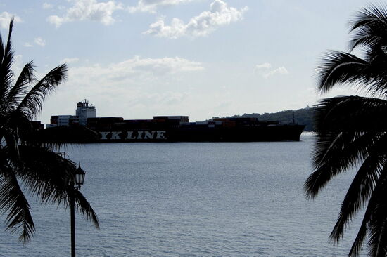 ... das Nächste fährt in den Kanal ein