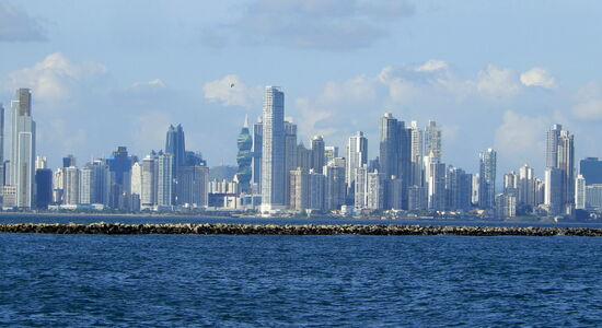 Wir nähern uns wieder der Stadt! Und zum Abschluss des Tages gönnen wir uns im gleichen Restaurant wie tags zuvor nochmals ein Abendessen! Diesmal geht es per Taxi zurück zum Hostal!