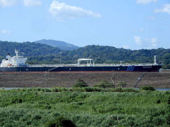 Leider können die modernsten Anlagen nicht besichtigt werden; der Kanal bietet massive Einsparungen der Transportwege - von der Ostküste der USA nach Japan beträgt die Einsparung 4800 km, von Ecuador nach Europa ca 8000 km