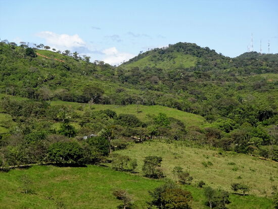 Nach 20 km Schüttel-Rüttel machen wir eine Pause! Die Landschaft ringsum ist wirklich top, aber auch einsam!