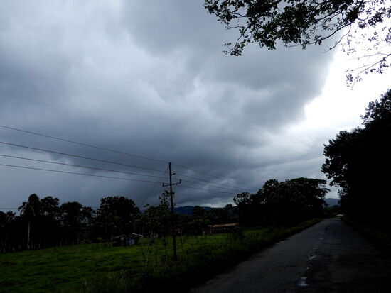 Da brauen sich doch wieder schwere Wolken zusammen, für uns schon fast ein gewohntes Bild in Costa Rica