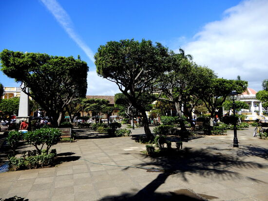 Es ist Sonntag Vormittag und in der Stadt ist noch nicht allzu viel los