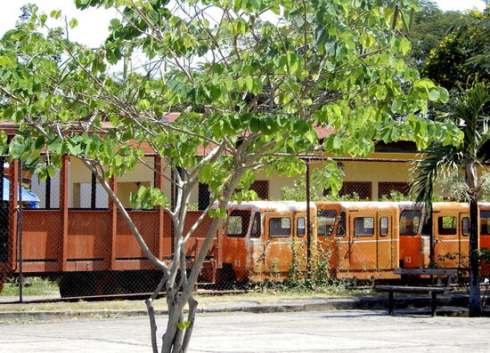 Auch die Waggons stehen ausser Betrieb! Die Bahn führte ab dem Nicaraguasee bis zum Pazifik.