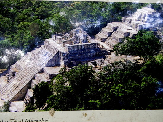 Die Bauweise der "Gran Plaza" in Calakmul