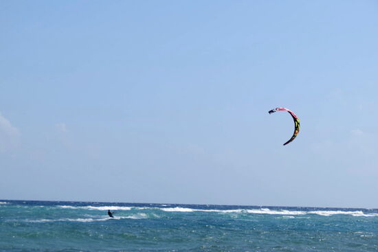 Kiten ist total in und es ist wirklich toll, den Flitzern etwas neidisch zuzuschauen!