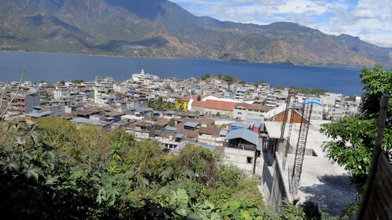 Über den Dächern von San Pedro, hier gibt es übrigens verschiedene Spanisch-Sprachschulen