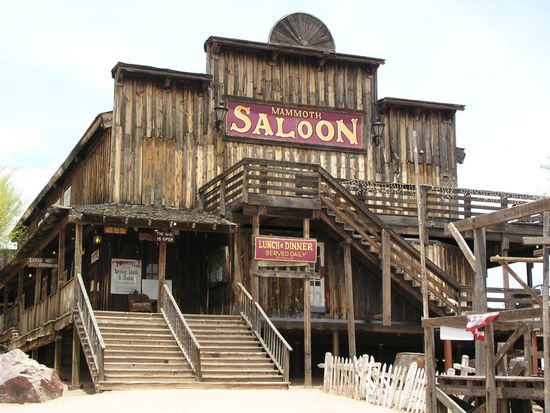 Hier kann man tatsächlich "einen trinken" und hervorragend essen - für amerikanische Western-Verhältnisse