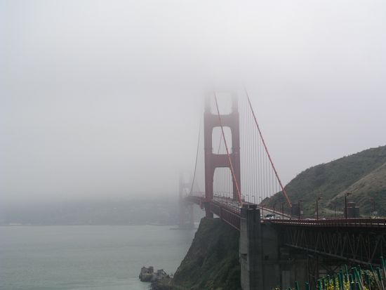 Wie fast immer: die Brücke im Nebel