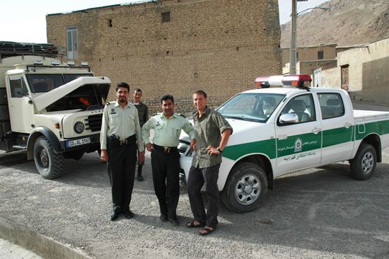 Morgens kamen die Polizisten nocheinmal vorbei, um zu schauen, ob bei uns alles in Ordnung ist. Nette Jungs, aber langsam nervt es..sorry 