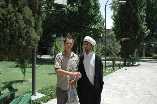 Ein Schüler der Religionsschule, der uns netterweise herumführte. Das anschließende Gespräch hinterließ bei uns einen etwas unangenehmen Nachgeschmack.