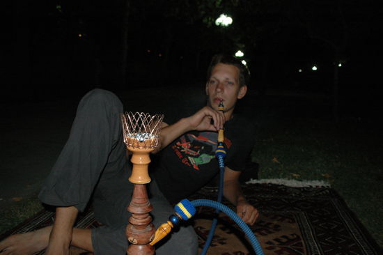 Im Park rauchten wir Pfeife und genossen die Ruhe auf Carls gemütlichen Teppich.