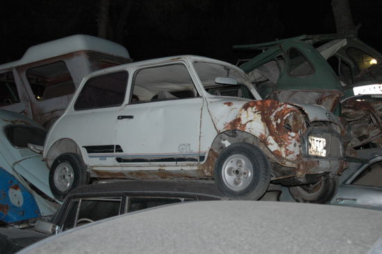 Liebe Grüße an den Ruhrpott Miniclub! Das ist der erste Mini, den ich hier im Iran gesehen habe, und dann sieht er auch noch so traurig aus, leider konnte ich nichts für ihn tun 