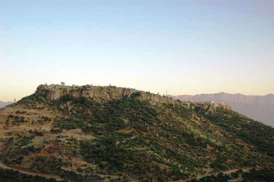 Auf diesem Plateau befindet sich die uralte Stadt Amedi. Strategisch ein sehr sicherer Platz für eine Stadt, denn man kann alles sehen.