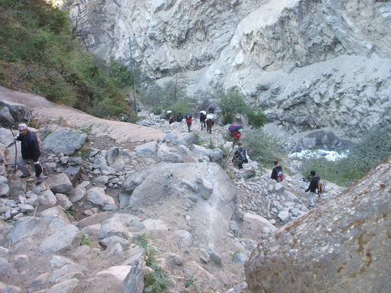 ...über Schrittspannweitenrekordverdächtige "Treppen"...
