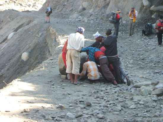 ...vorbei an Straßenbauarbeiten...