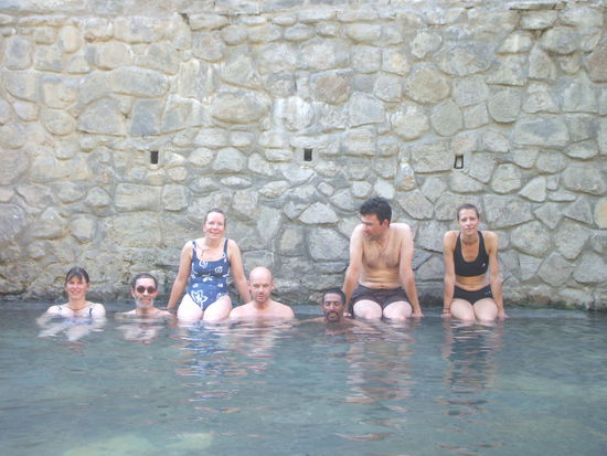 ...sofort ins Badedress und ab gehts zu den "heißen Quellen"...